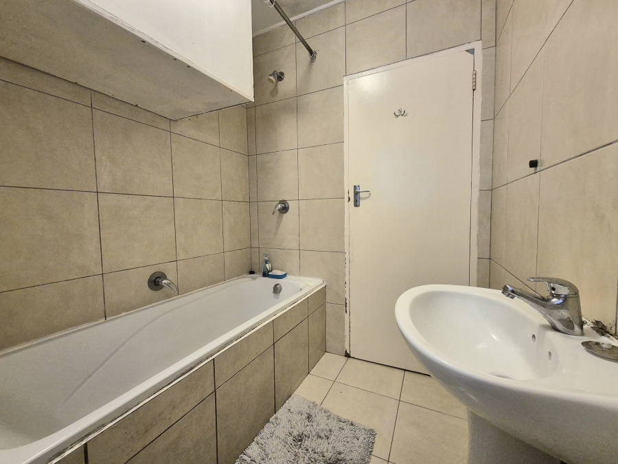 2 Bedroom Property for Sale in Wynberg Upper Western Cape